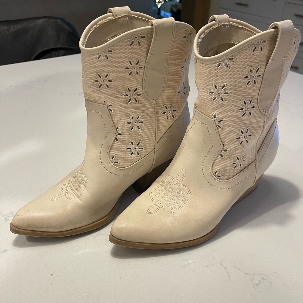 Dolce Vita Floral Cutout Ankle Booties - Cream - Picture 2 of 4